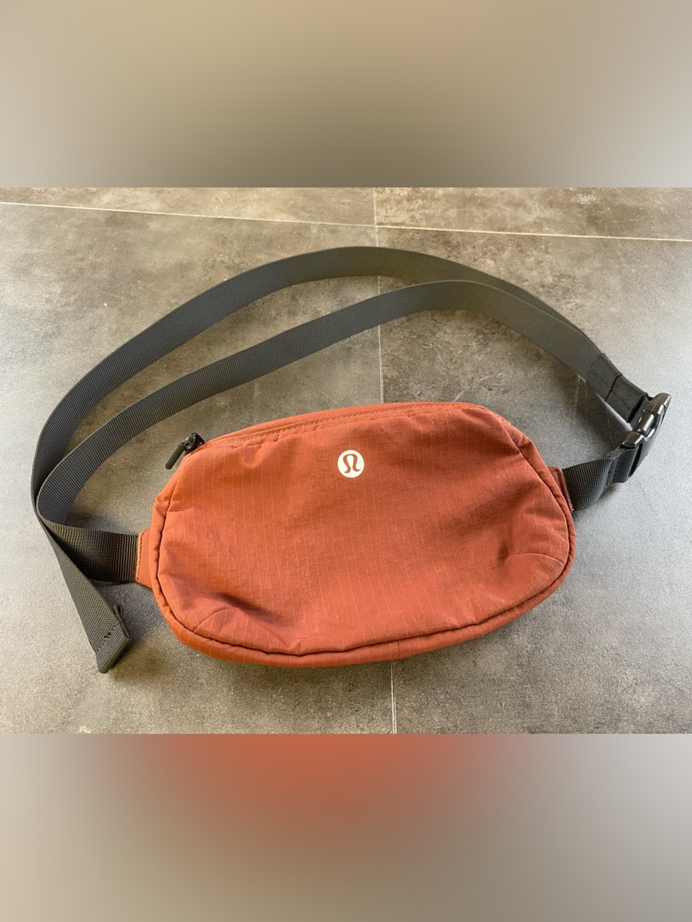 lululemon athletica Women’s Burgandy Belt Sling with Black Strap-NWOT